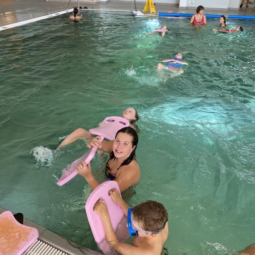 Kinder im Wasser