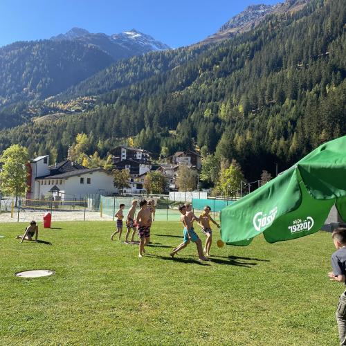 Kinder im Freien