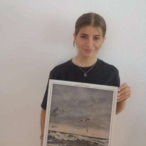 Kateryna mit einem ihrer Kunstwerke