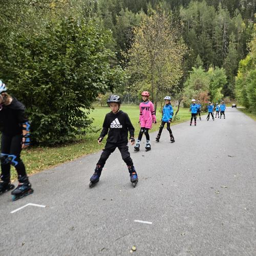 Schüler beim Skaten