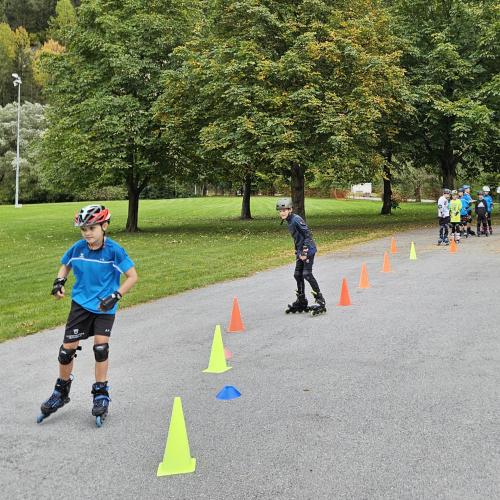 Schüler beim Skaten