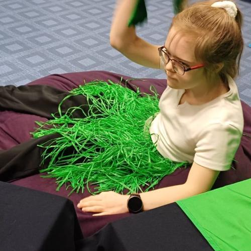 Schüler/innen spielen Theater