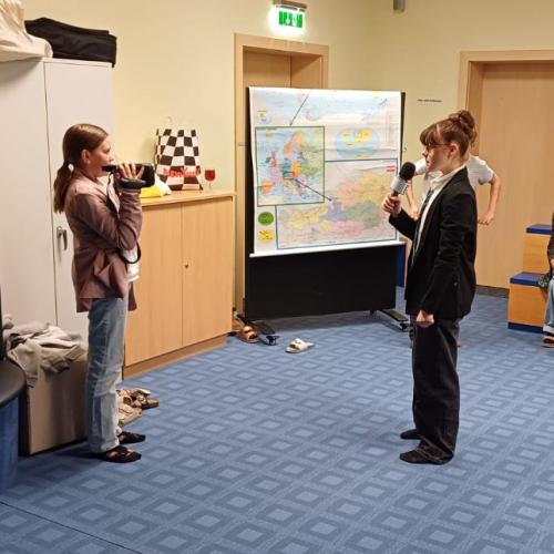 Schüler/innen spielen Theater