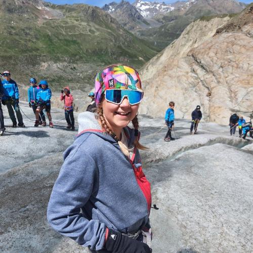 Schüler/innen unterwegs zum/am Gletscher