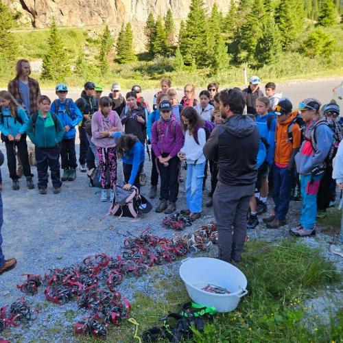 Schüler/innen unterwegs zum/am Gletscher