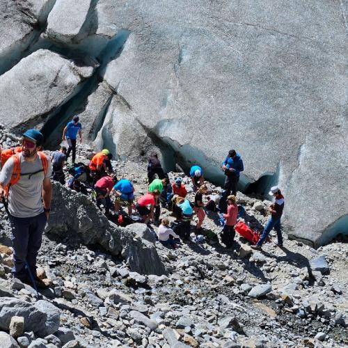 Schüler/innen unterwegs zum/am Gletscher