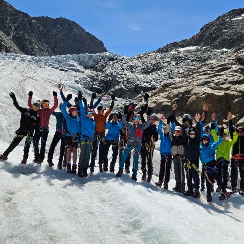 Schüler/innen unterwegs zum/am Gletscher