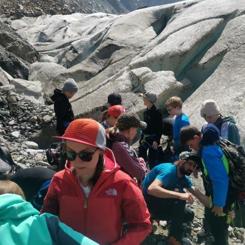 Schüler/innen unterwegs zum/am Gletscher