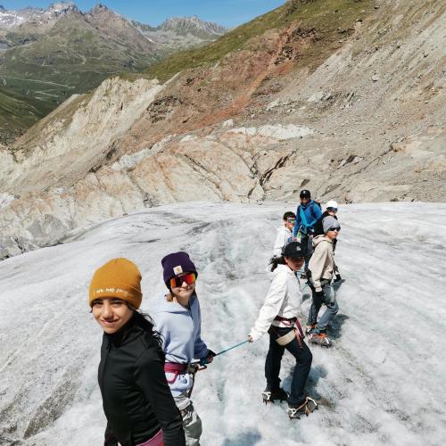 Schüler/innen unterwegs zum/am Gletscher