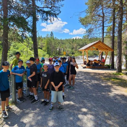 Schüler beim Wandern