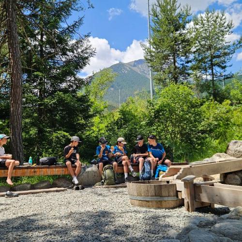 Schüler beim Wandern
