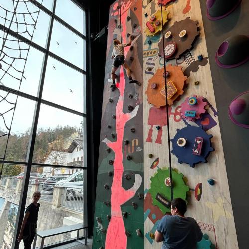 Kletterwand im Play-in