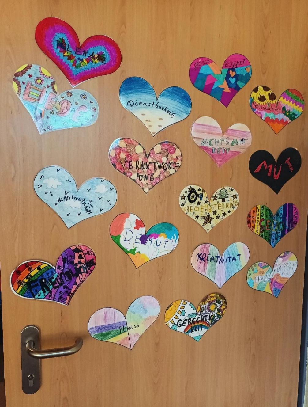 © Sabrina Eiterer | Bildquelle: Sabrina Eiterer | Urheber:in: Sabrina Eiterer Herzen mit Tugenden