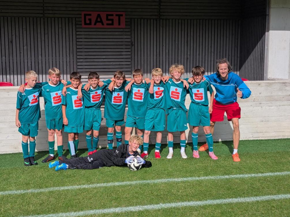 Schüler spielen Fussball