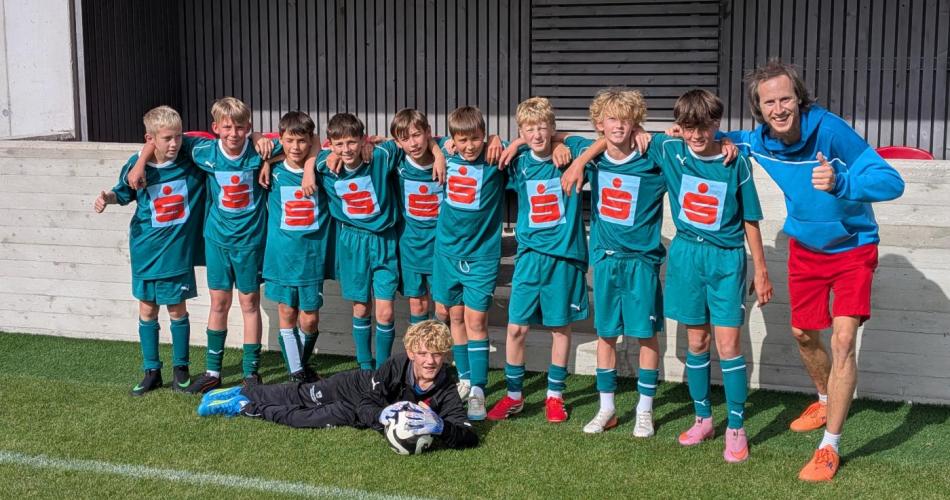 Schüler spielen Fussball