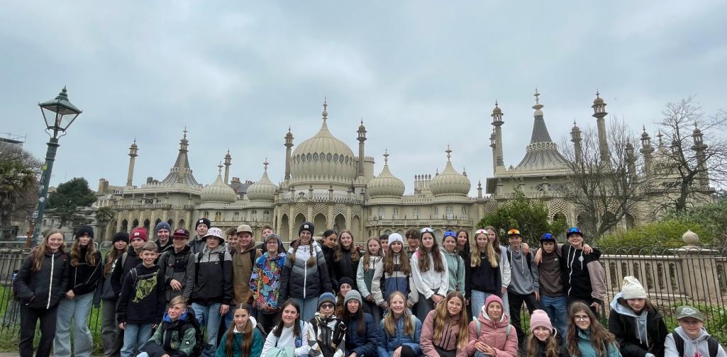 England 25 Brighton 2