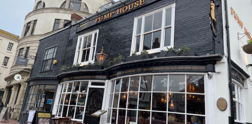 England 25 Brighton 4